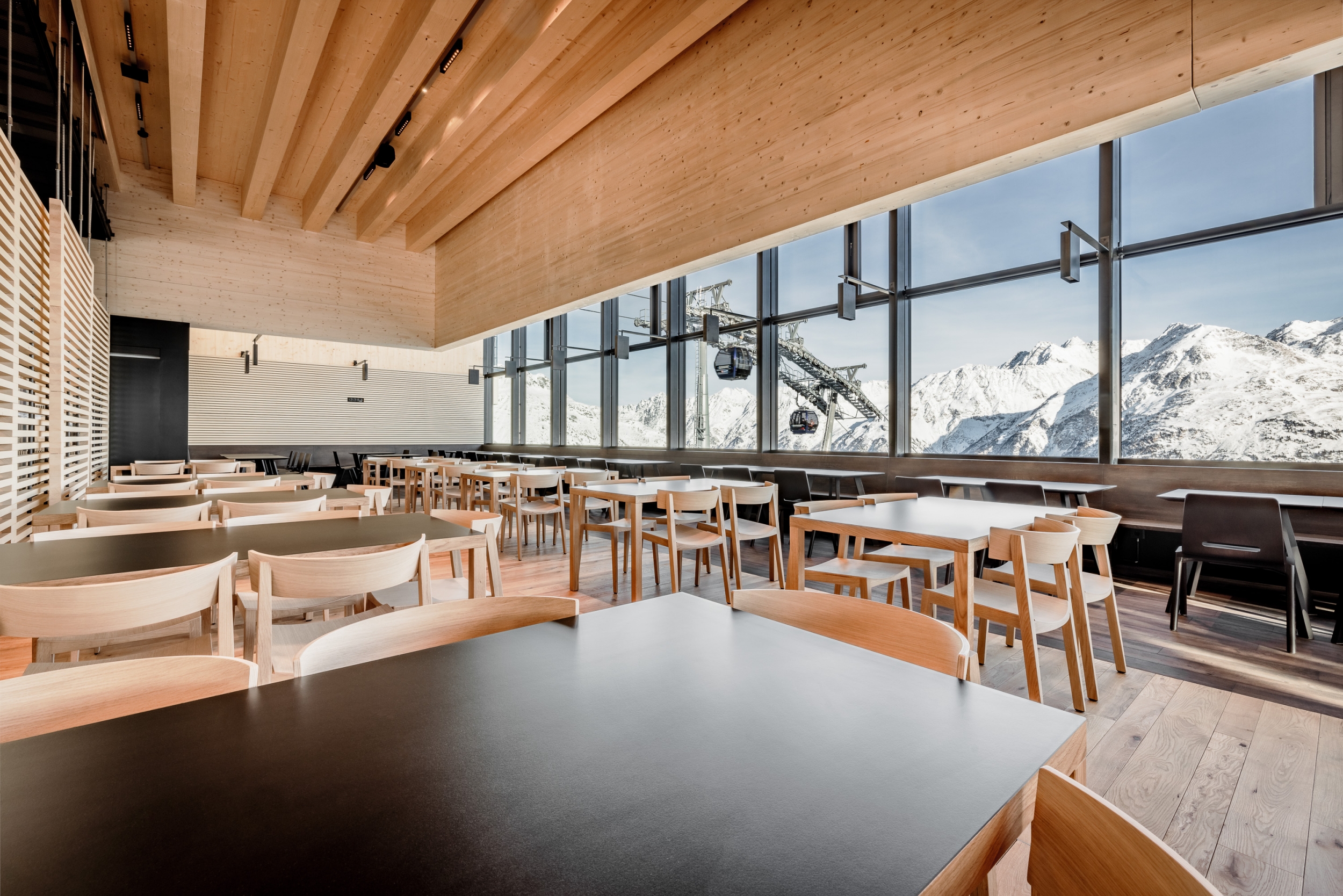 Marktrestaurant FALCON an der Gaislachkoglbahn Mittelstation im Winter