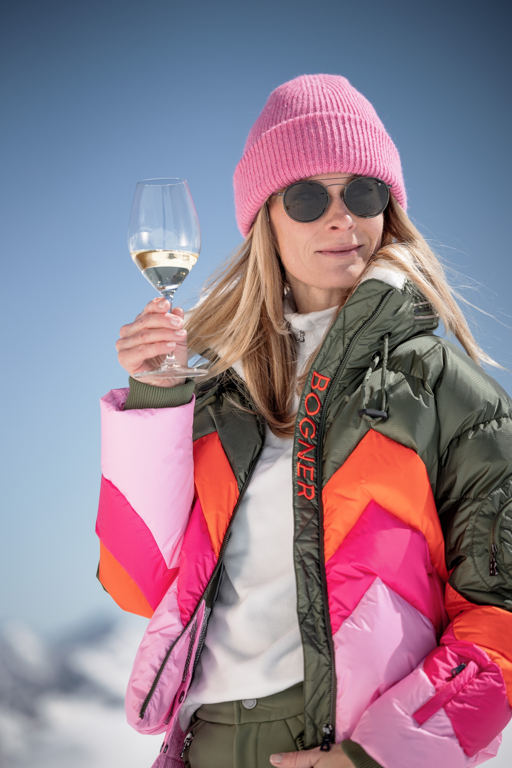 Gäste erleben exklusive Weine bei der Wein am Berg Höhenweindegustation in luftiger Höhe über Sölden, Tirol Gäste erleben exklusive Weine bei der Wein am Berg Höhenweindegustation in luftiger Höhe über Sölden, Tirol